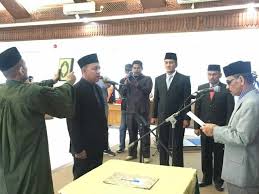 Bupati Aceh Utara Muhammad Thaib saat melantik Dirut PD Bina Usaha T Asmoni Alwi (Foto steemit)