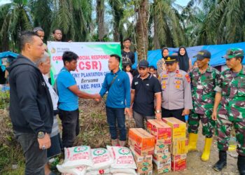 Perwakilan  manajemen PT Bapco menyerahkan bantuan kemanusiaan untuk korban banjir di Aceh Utara- poto dok. PT Bahruny
